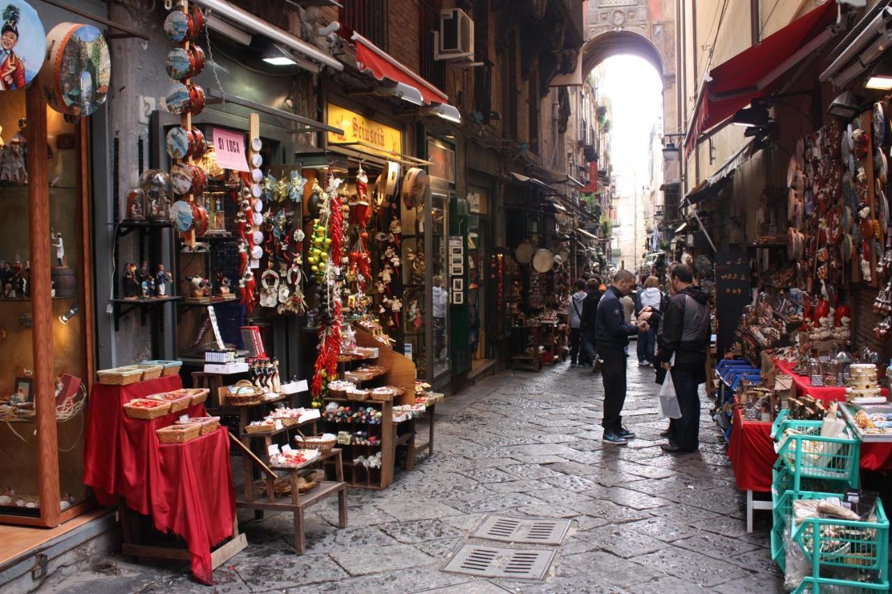 Grande & Caratteristico Dietro La Cattedrale Napoli Exterior foto
