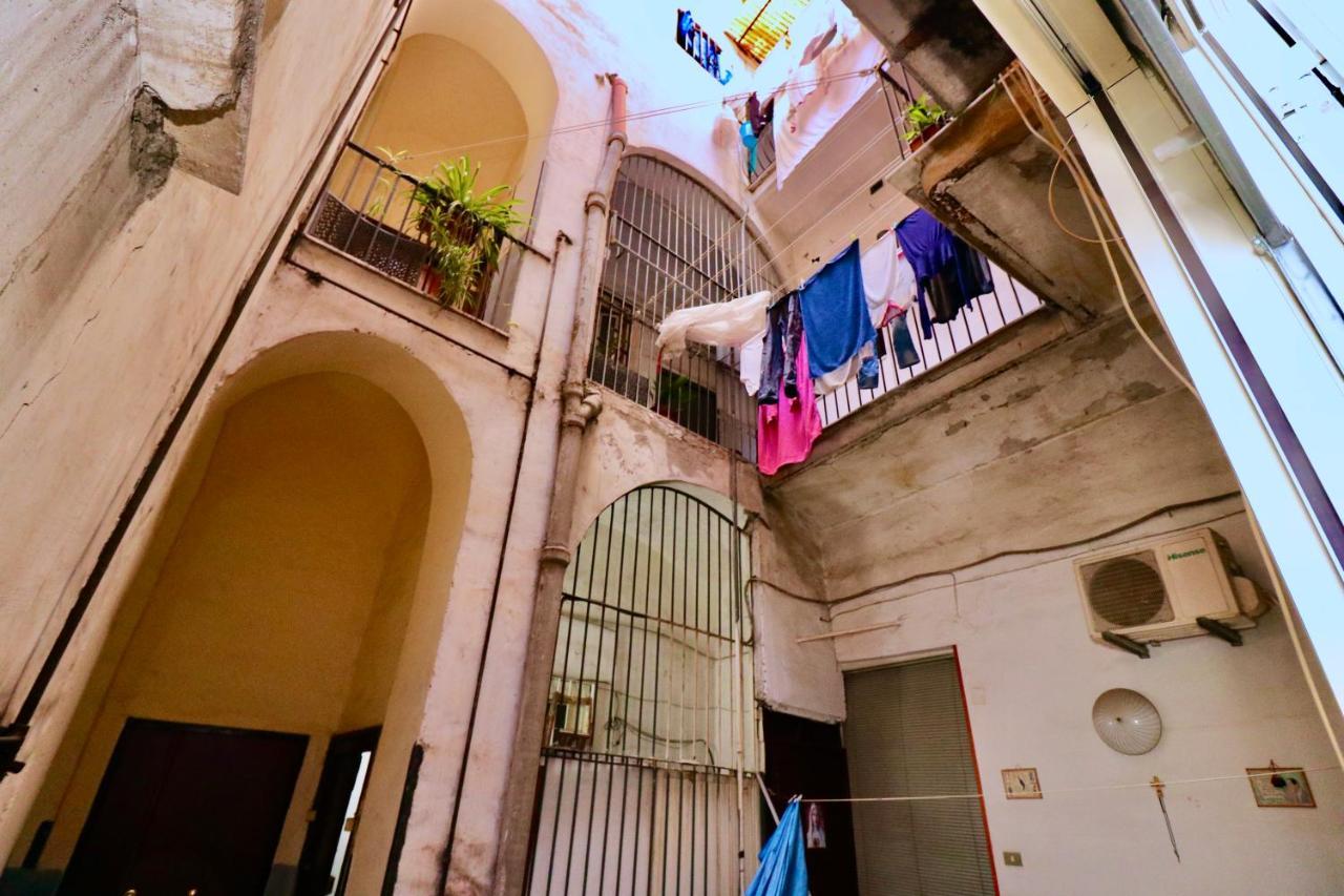 Grande & Caratteristico Dietro La Cattedrale Napoli Exterior foto